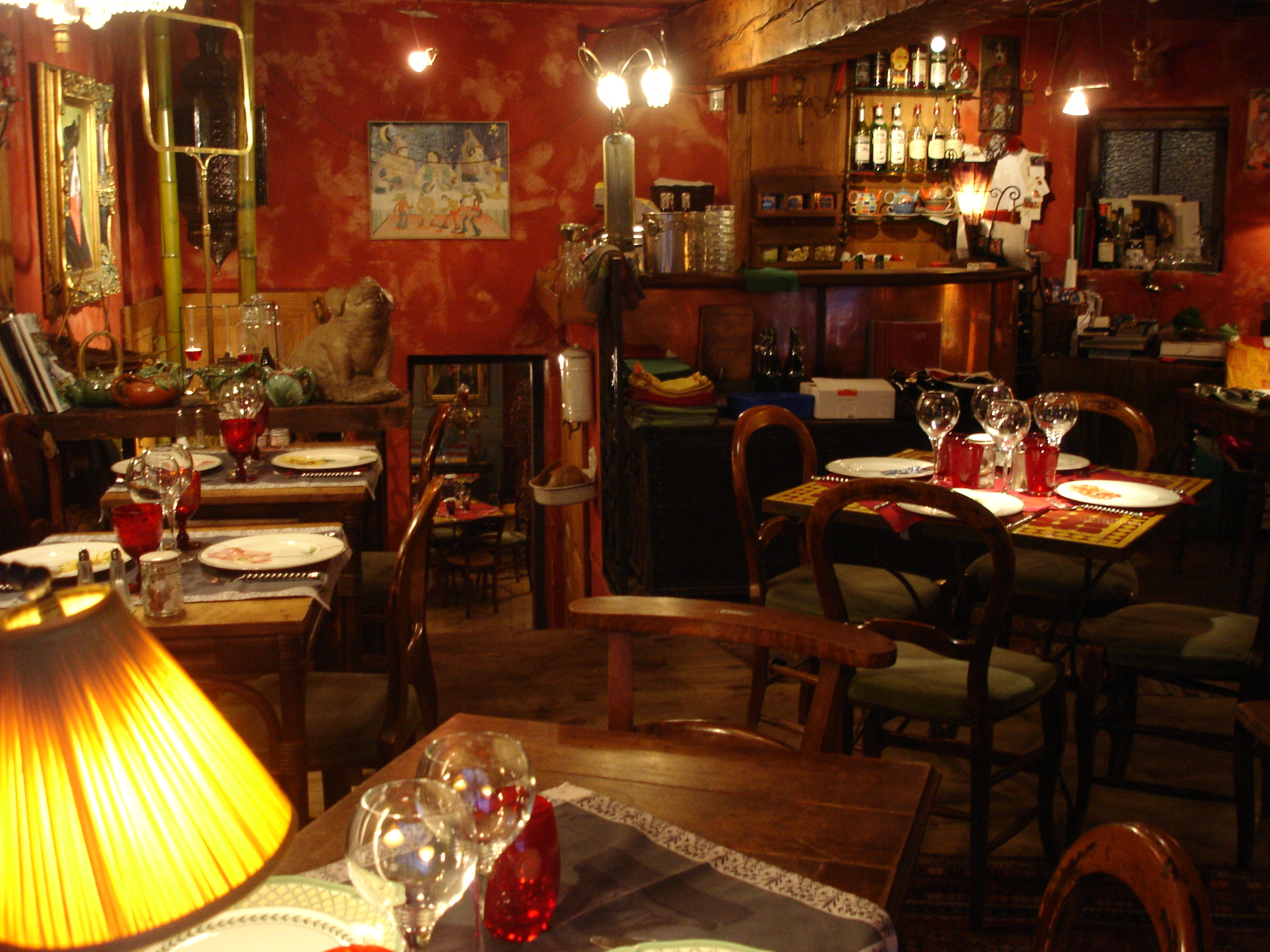 Intérieur typique d'un bouchon lyonnais.