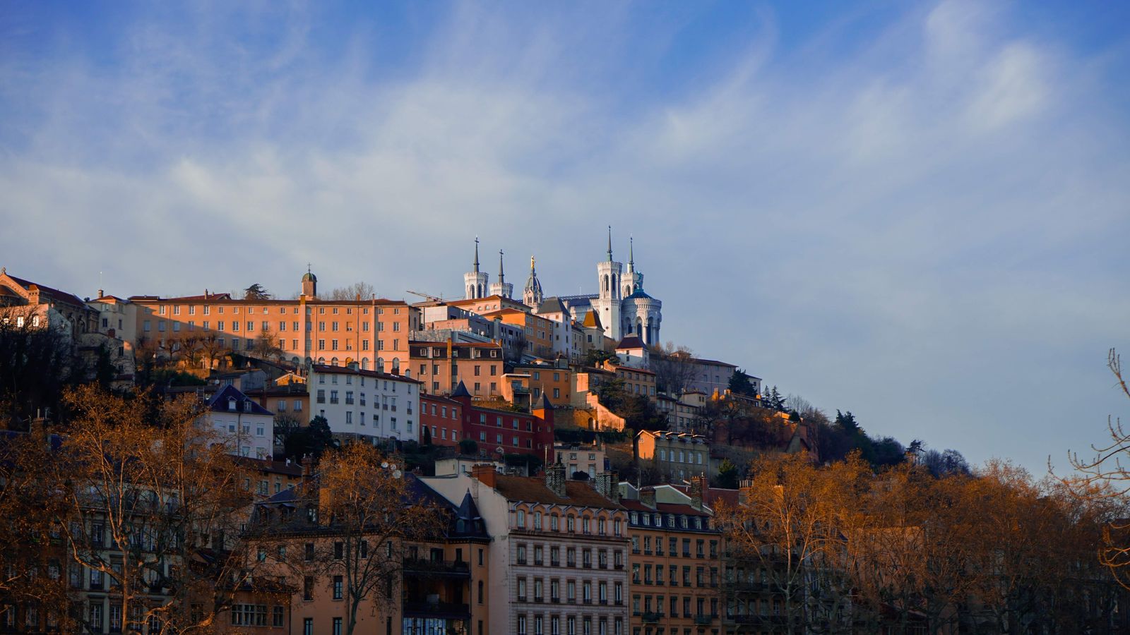 Fourvière : la colline qui prie, berceau de Lyon